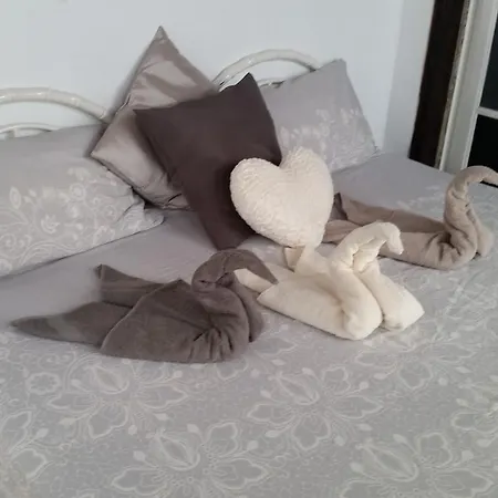 Villa Riki - Bed & Breakfast Арона