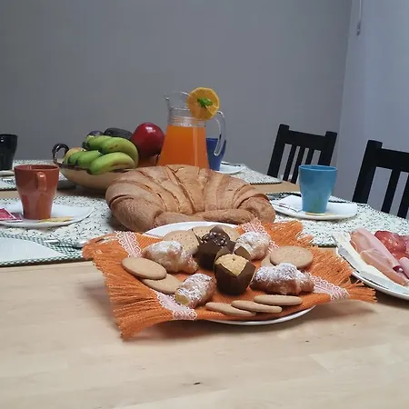 Villa Riki - Bed & Breakfast לינה וארוחת בוקר ארונה