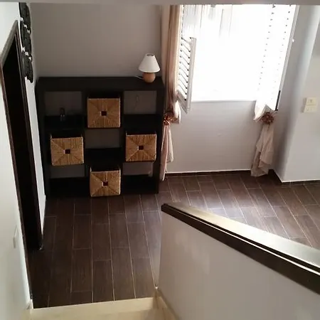 Villa Riki - Bed & Breakfast Арона