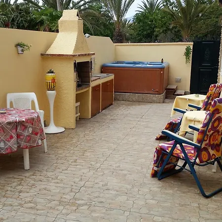 Villa Riki - Bed & Breakfast Арона